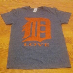 Gildan Womens Tee with Orange D For Detroit Love Graphic on Gray